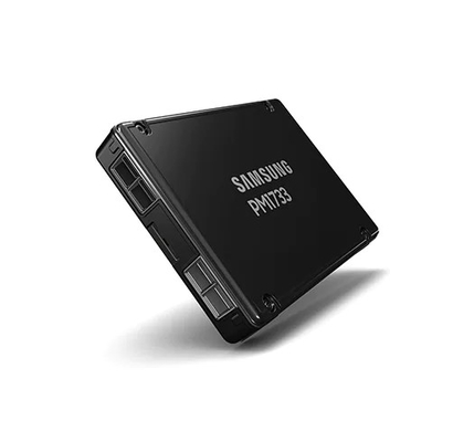 PCIe Gen4 X4 NVMe U.2 2.5は内部SSDサムスンPM1733 SSD 3.84TBをじりじり動かす
